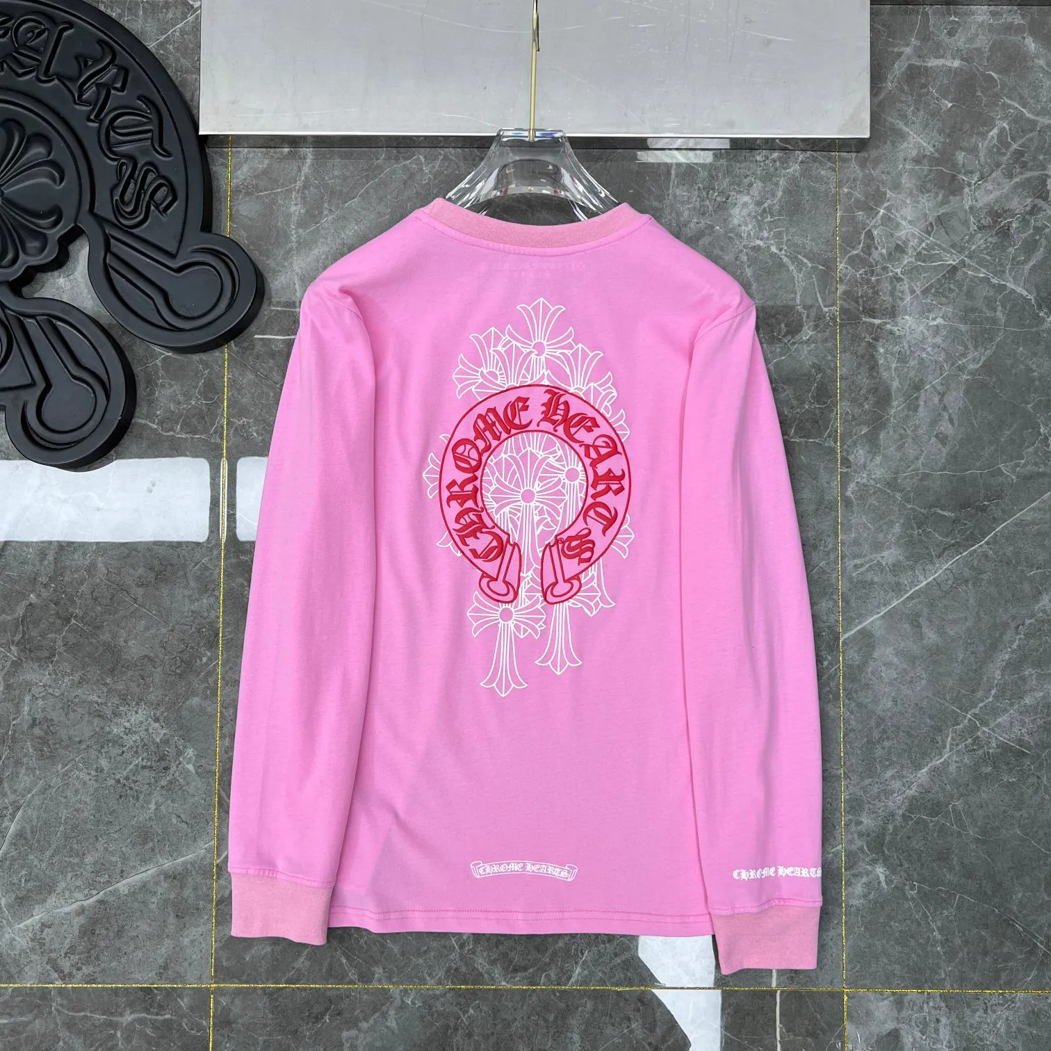 P160 Chrome Hearts Autumn clothing is coming. Synchronized with counters. Chrome Matty Boy graffiti ⭐ long-sleeved T-shirt. Specially customized version of 1:1 high weight fabric. 🌈Recommended color: customized orange. 🌈 Size: S, M, L, 🌈Recommended color: Sakura pink 🌈 Size: S, M, L, XL